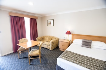 Deluxe Room, Multiple Beds, Non Smoking, Microwave (with Sofabed)