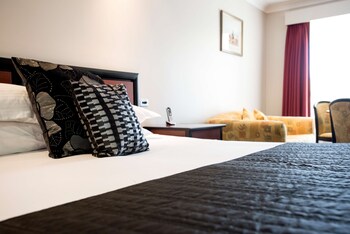 Deluxe Room, 1 King Bed, Non Smoking, Microwave