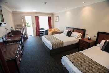 Deluxe Room, Multiple Beds, Non Smoking, Microwave