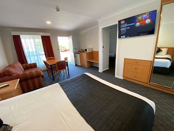 Executive Suite, Multiple Beds, Non Smoking, Microwave