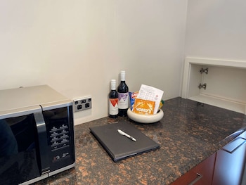 Deluxe Room, Multiple Beds, Non Smoking, Microwave