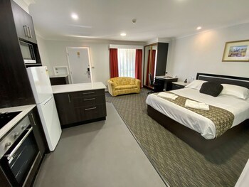 Executive Suite, Multiple Beds, Non Smoking, Kitchen (Full Kitchen)