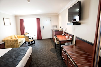 Deluxe Room, 1 King Bed, Non Smoking, Microwave