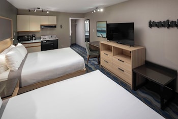 Two Queen Bed Kitchenette