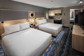 Two Queen Bed Kitchenette