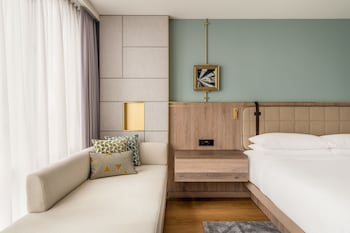 Superior Room, 1 King Bed
