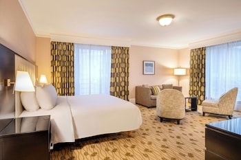 Junior Suite, 1 Queen Bed with Sofa bed