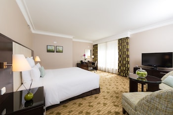 Junior Suite, 1 Queen Bed with Sofa bed