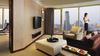 Suite, 1 King Bed (Diplomatic)