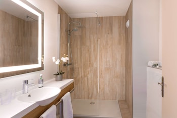 Junior Suite, 1 King Bed, Non Smoking (Larger Room;with Sofabed)