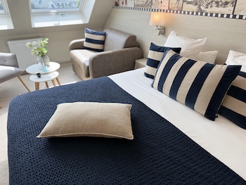 Junior Suite, 1 King Bed, Non Smoking (Larger Room;with Sofabed)