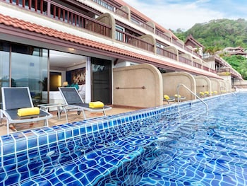 Deluxe Room, 1 King Bed, Pool Access