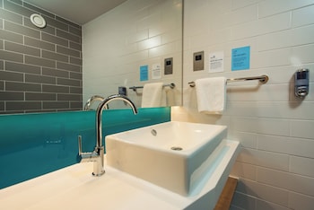 Standard Room, 1 Double Bed (with Free Hot Breakfast)