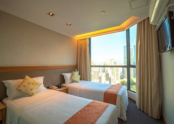 Deluxe Suite, City View
