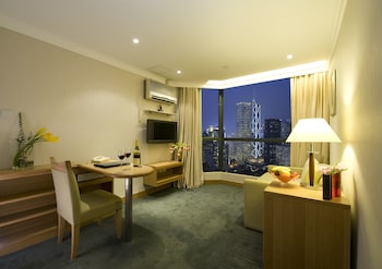 Deluxe Suite, City View