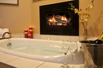 Room (Queen Jacuzzi Fireplace)