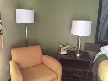 Standard Room, 1 King Bed