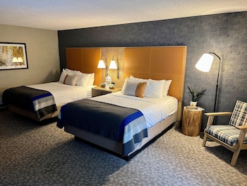 Lodge 2 Queen Beds Accessible