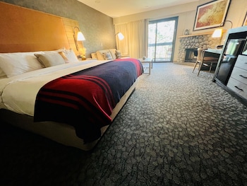 Room, 1 King Bed with Sofa bed, Fireplace, River View