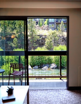 Room, 2 Queen Beds, River View