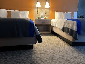 Lodge 2 Queen Beds Accessible