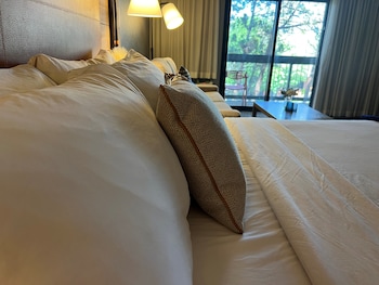 Room, 1 King Bed with Sofa bed, River View