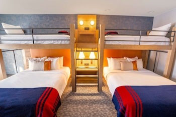 Room (2 Twin Bunks over 2 Queen Beds)