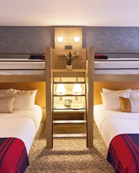 Room (2 Twin Bunks over 2 Queen Beds)