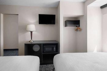Room, 2 Queen Beds, Accessible, Non Smoking (Mobility/Hearing, Roll-In Shower)