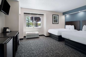 Room, 2 Queen Beds, Accessible, Non Smoking (Mobility/Hearing, Roll-In Shower)