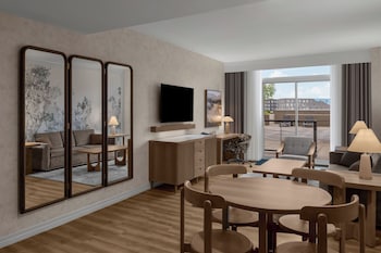 Grand Suite, 1 King Bed (with Terrace Access)