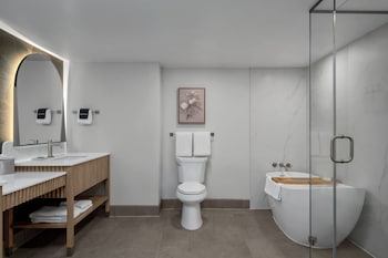 Suite, 1 King Bed, Tower