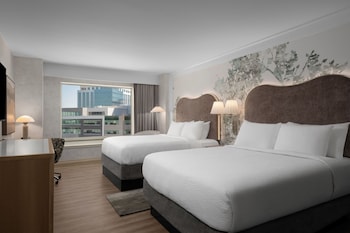 Deluxe Room, 2 Queen Beds, Roll-in Shower (Accessible)