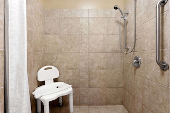 Room, 2 Queen Beds, Accessible, Non Smoking (Roll-In Shower)