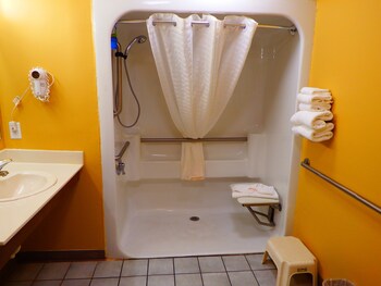 Room, 1 King Bed, Accessible, Non Smoking (First Floor)