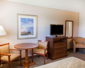 Standard Room, 2 Queen Beds, Non Smoking