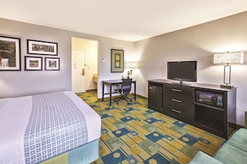 Deluxe Studio Suite, 1 King Bed, Non Smoking