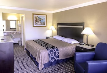 Standard Room, 1 King Bed