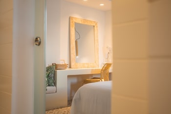 Room, Jetted Tub (No View)