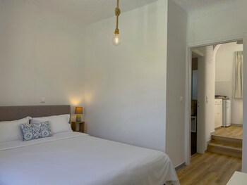 Apartment (Pool & Sea View)