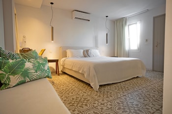Room, Jetted Tub (No View)