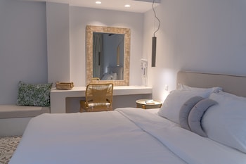 Room, Jetted Tub (No View)