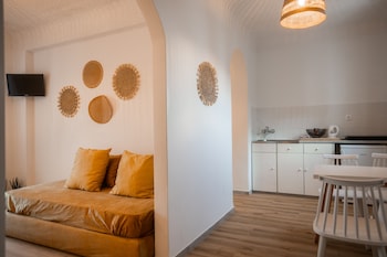 Apartment (Pool & Sea View)