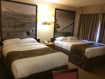 Efficiency, Room, 2 Double Beds, Smoking