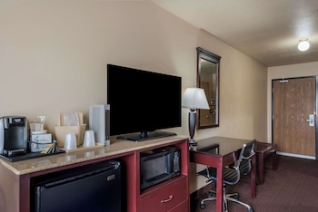 Standard Room, 1 Queen Bed, Accessible, Refrigerator & Microwave