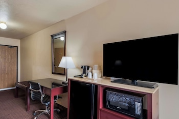 Standard Room, 1 Queen Bed, Accessible, Refrigerator & Microwave