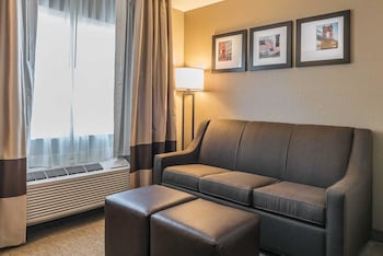 Suite, 2 Queen Beds, Non Smoking
