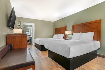 Room, 2 Queen Beds, Smoking
