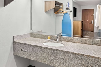 Standard Room, 1 King Bed, Refrigerator