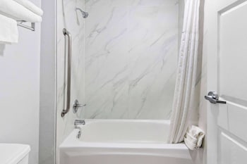 Standard Room, 1 King Bed, Refrigerator